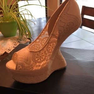 Really nice curved platform wedge